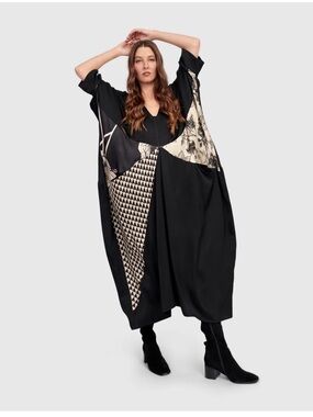 Alembika Black & Cream Patterned V-Neck Women’s Dress